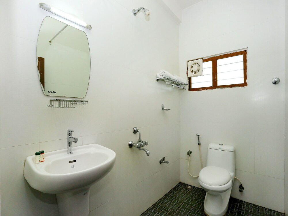 Hotel Thamburu International