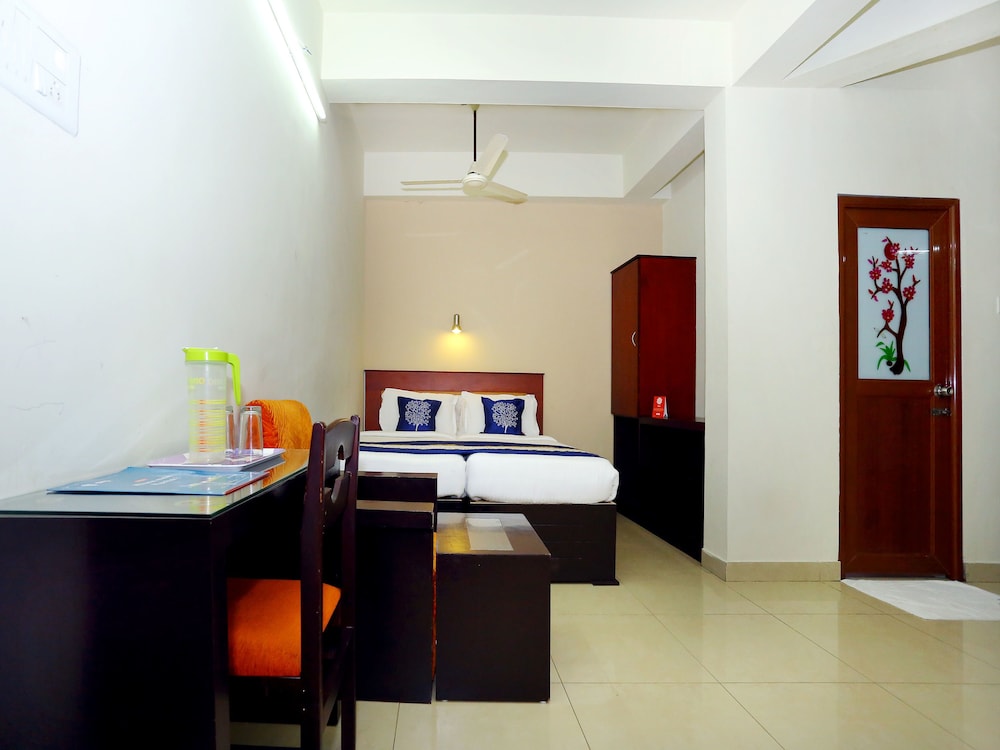 Hotel Thamburu International