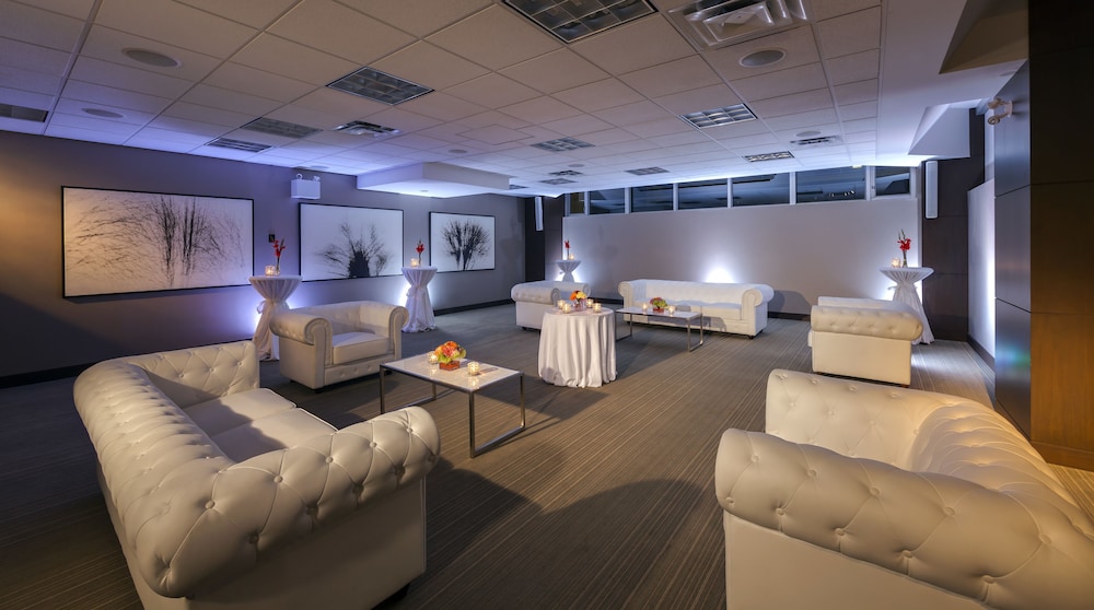 One King West Hotel & Residence