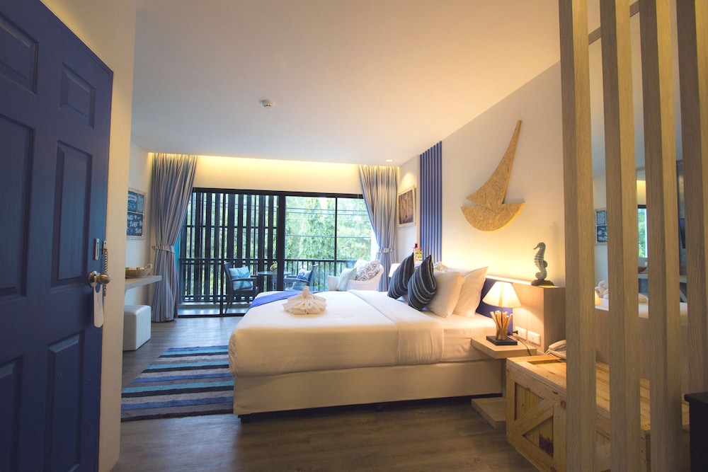 The Blue Pearl Kata Hotel