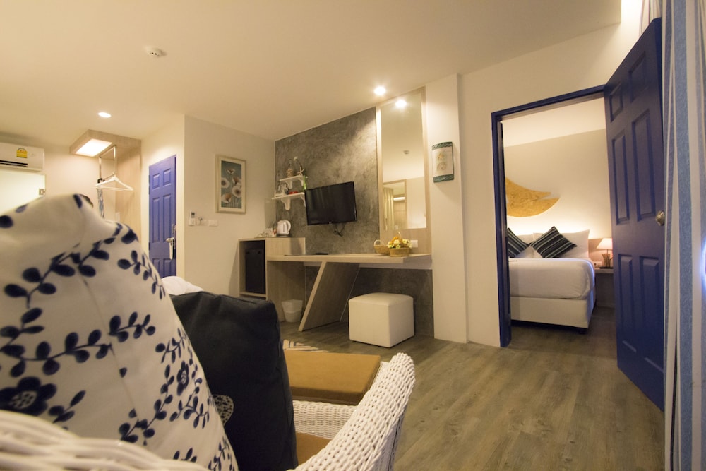 The Blue Pearl Kata Hotel