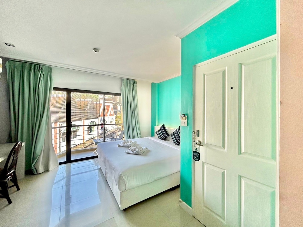 The Blue Pearl Kata Hotel