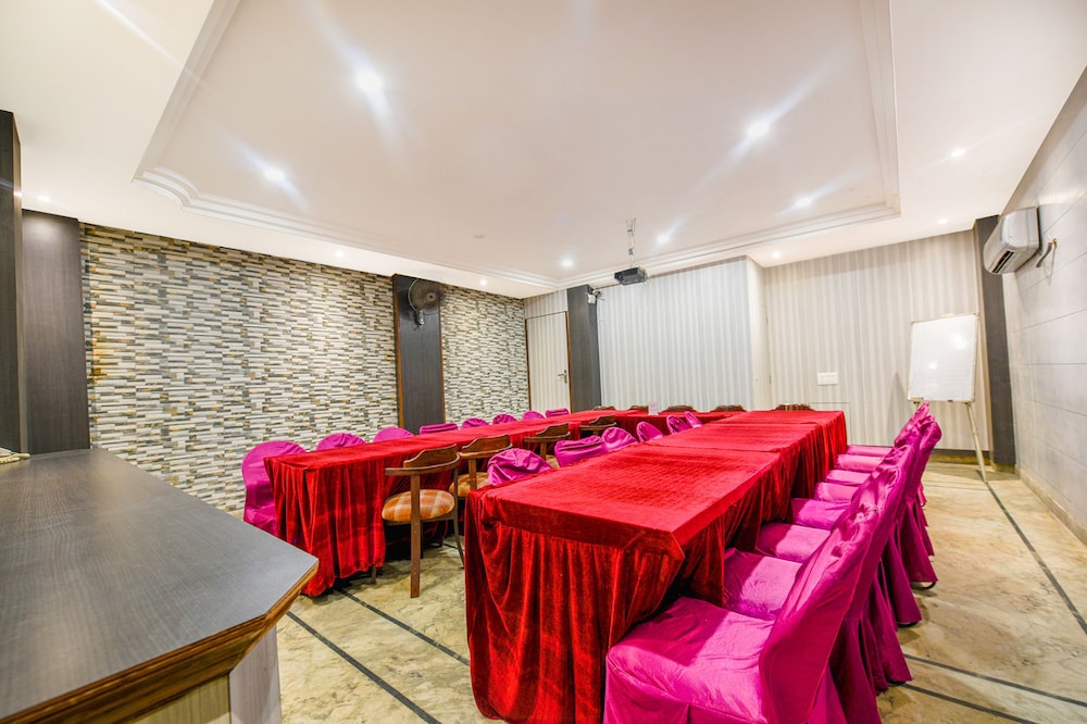 FabHotel Nanda