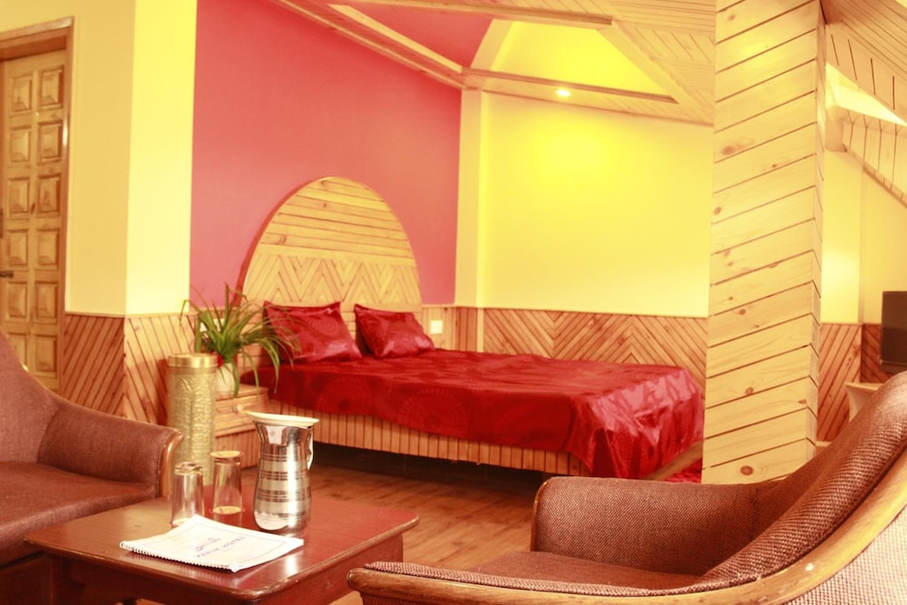 Zarim Hotel Manali (Near Mall Road)