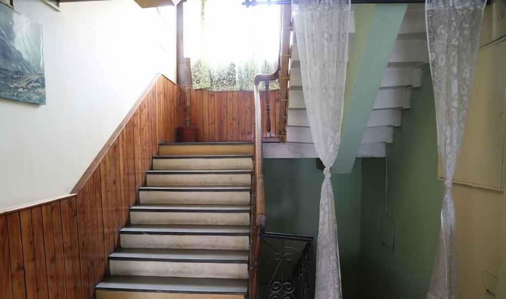 Zarim Hotel Manali (Near Mall Road)
