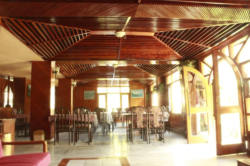 Zarim Hotel Manali (Near Mall Road)