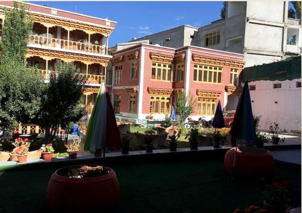 TIH Hotel Royal Palace