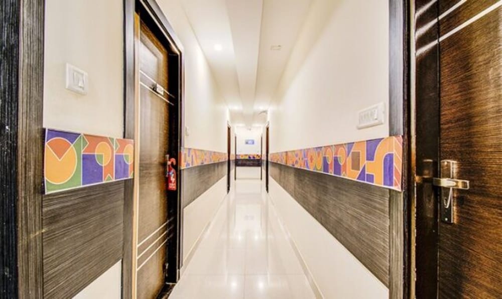 FabHotel Corporate Crown