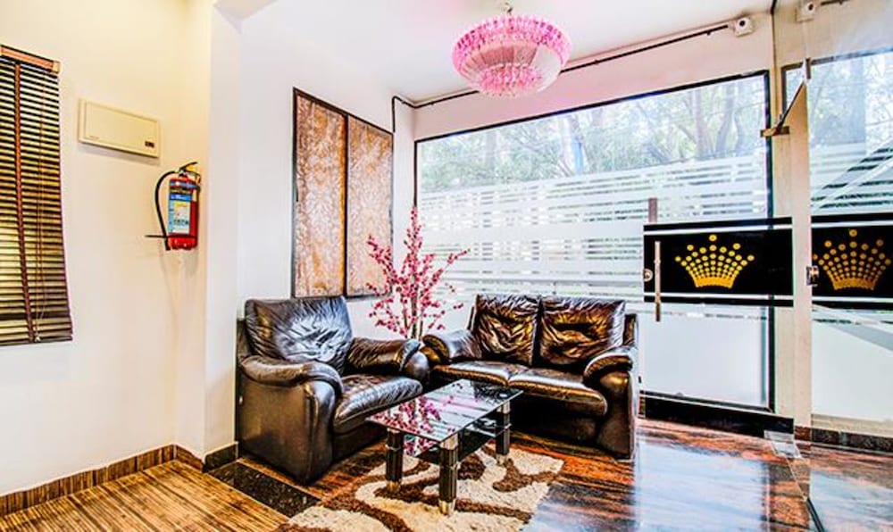 FabHotel Corporate Crown