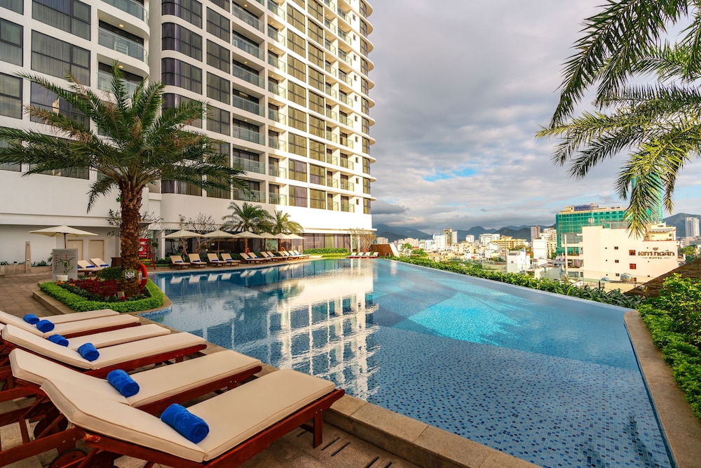 Melia Vinpearl Nha Trang Empire