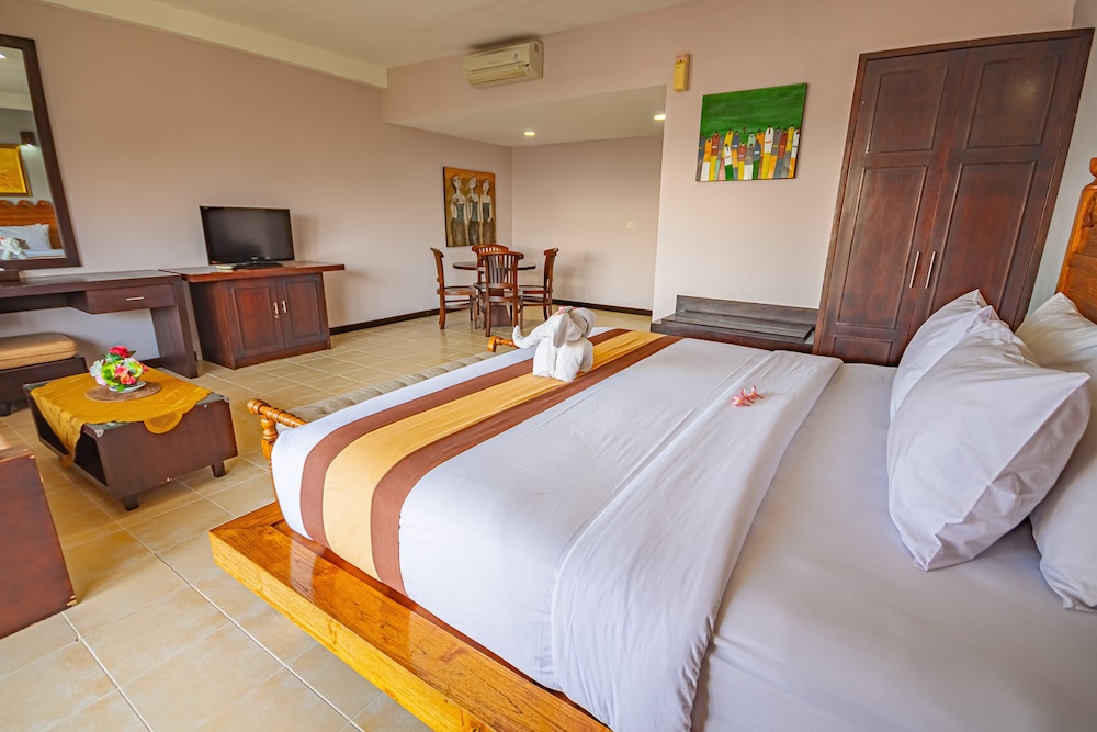 The Grand Santhi Hotel