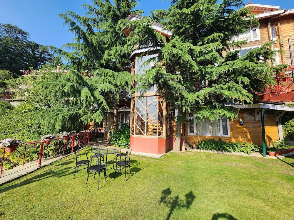 The Chalets Naldehra