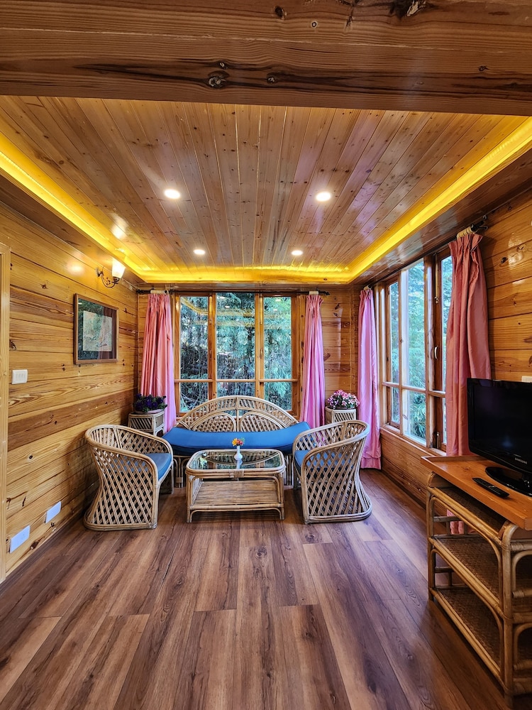 The Chalets Naldehra