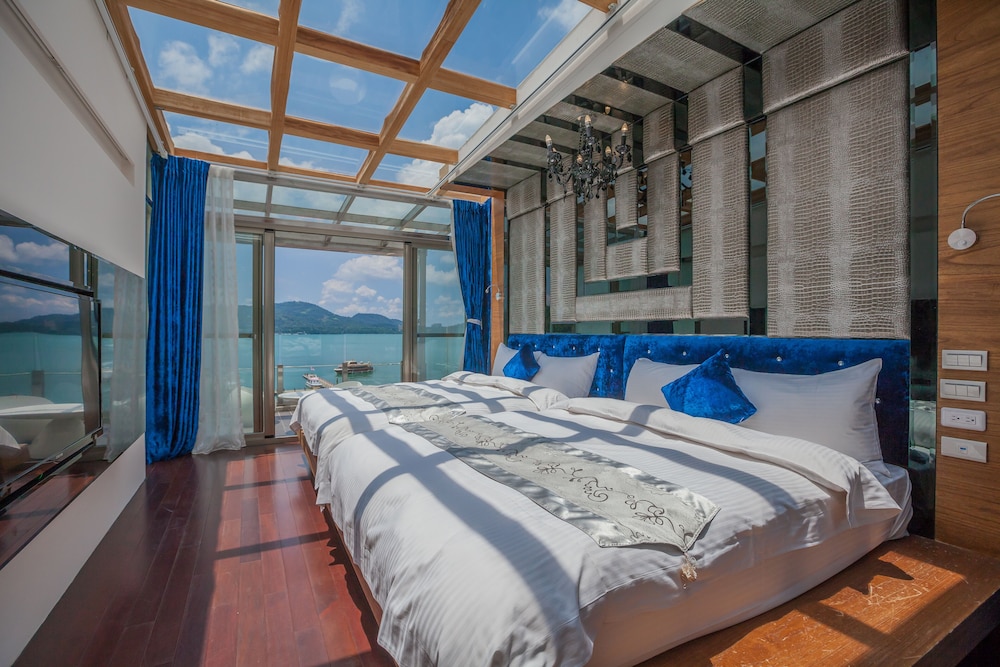 Shuian Lakeside Hotel