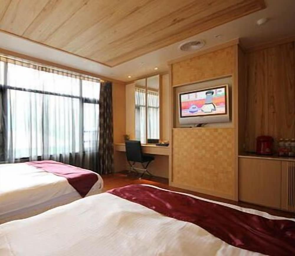 Shuian Lakeside Hotel