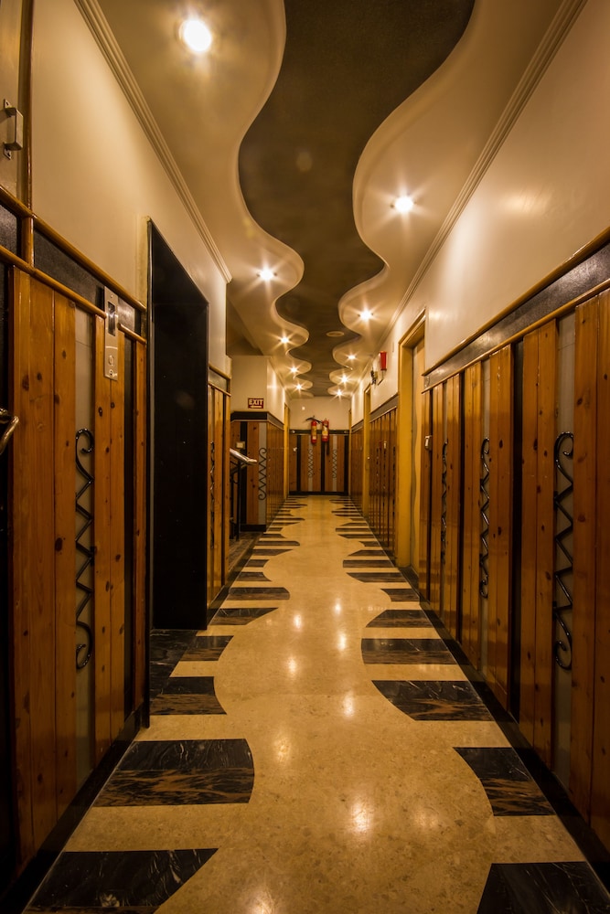 The Suncourt Hotel Yatri