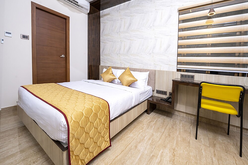 FabHotel The Leela Park