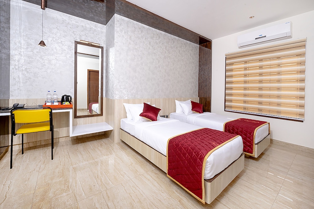 FabHotel The Leela Park