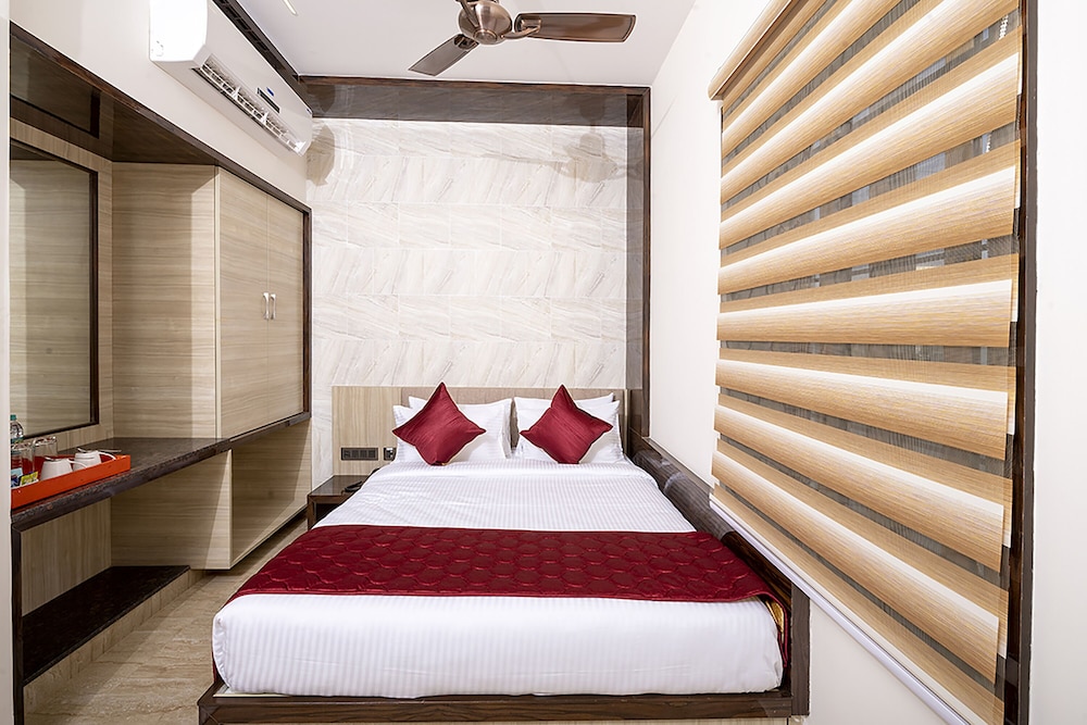 FabHotel The Leela Park