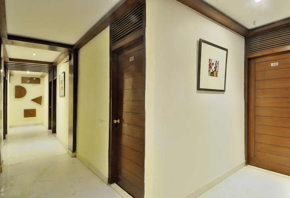 Hotel The Raj, New Delhi