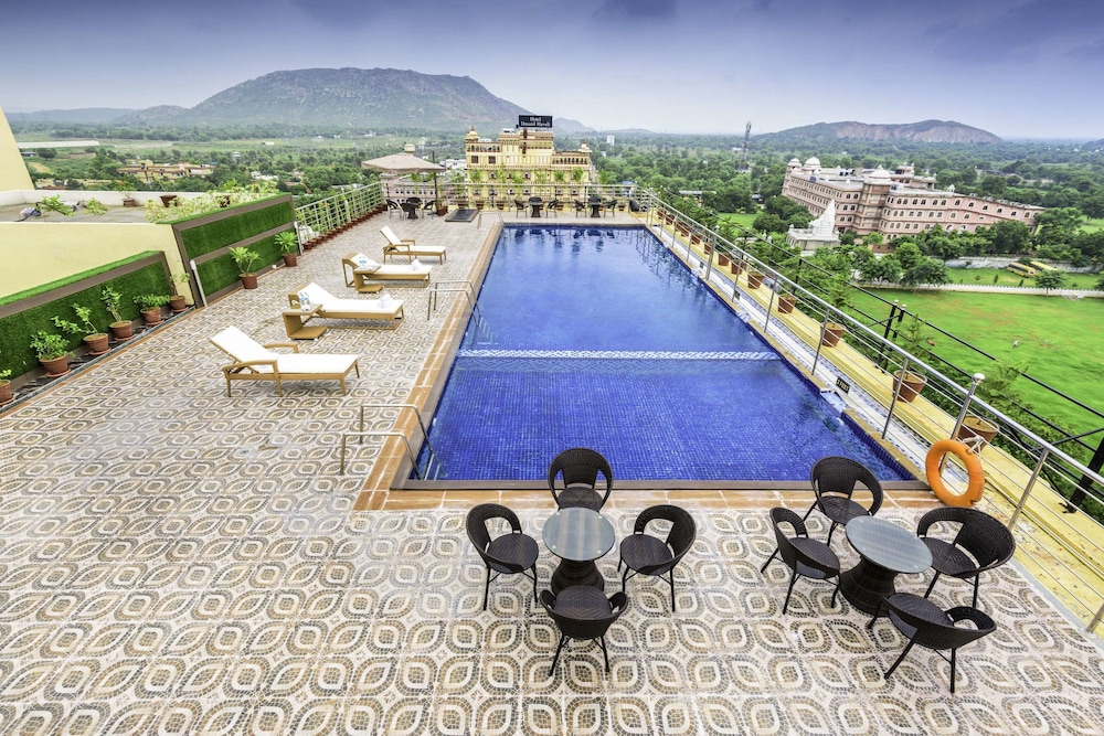 Golden Tulip Jaipur Kukas