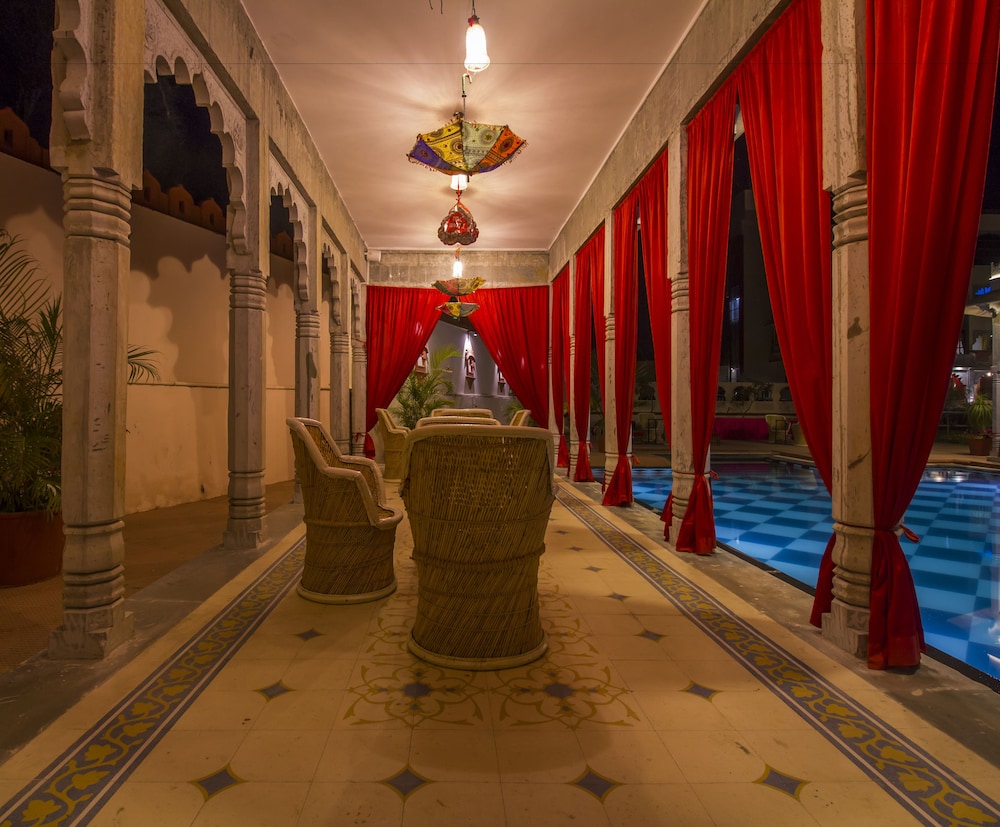 Hotel Castle Narela ( Lake View Resort)
