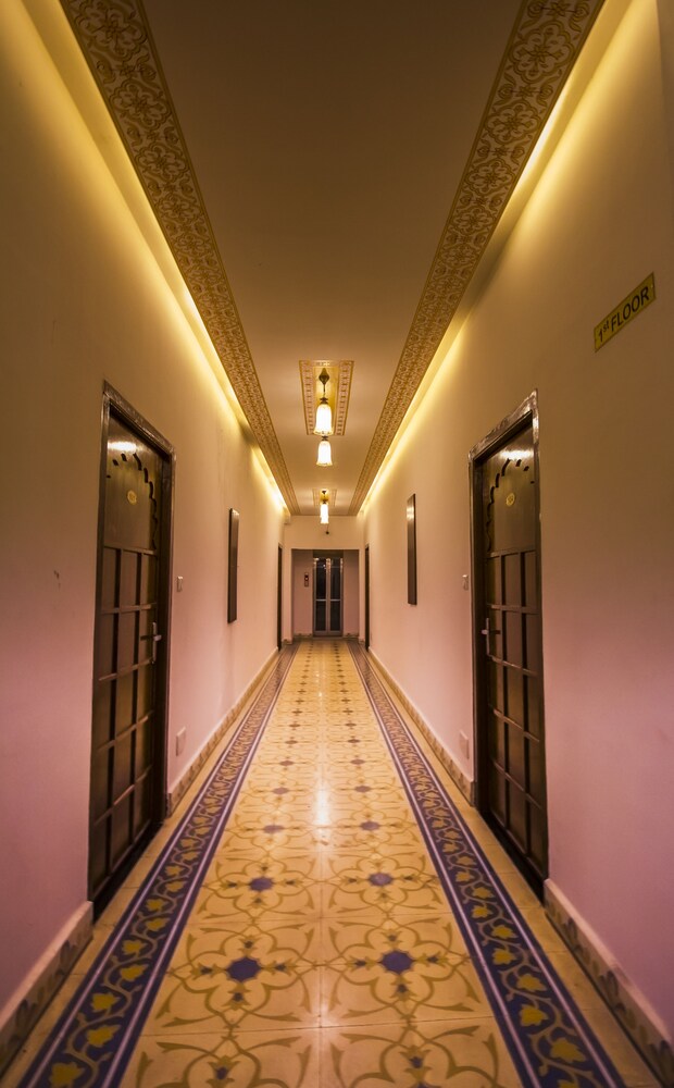 Hotel Castle Narela ( Lake View Resort)