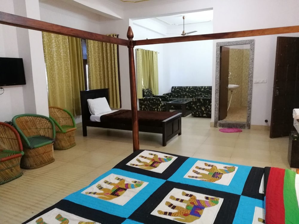 Hotel Castle Narela ( Lake View Resort)