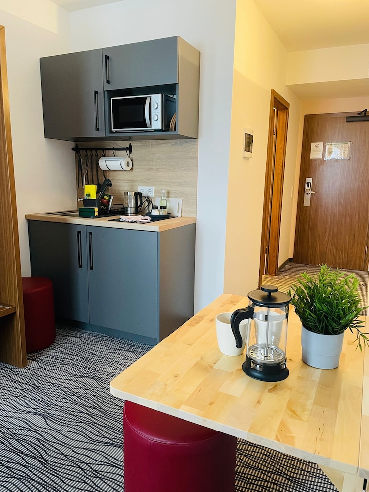 Point Hotel Apartments & Rooms
