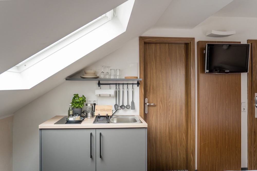 Point Hotel Apartments & Rooms