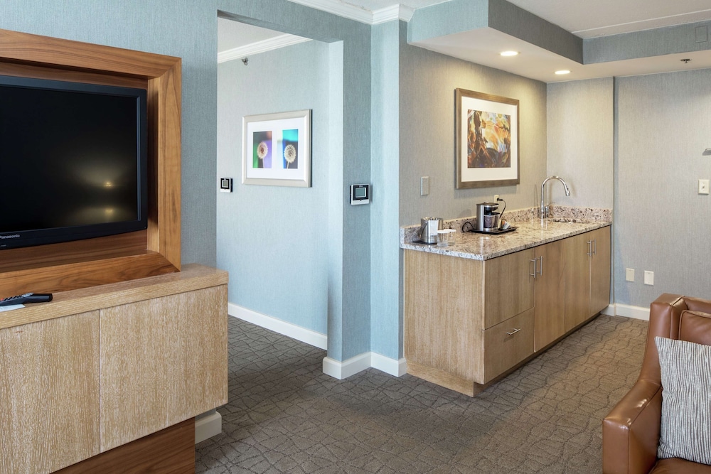 DoubleTree by Hilton Pittsburgh - Green Tree
