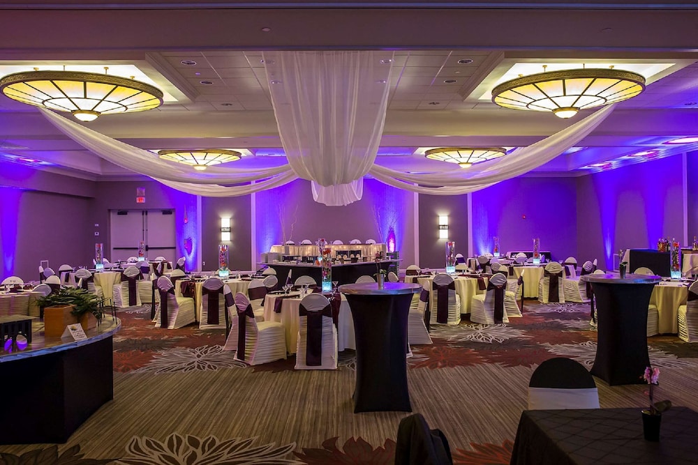 DoubleTree by Hilton Pittsburgh - Green Tree