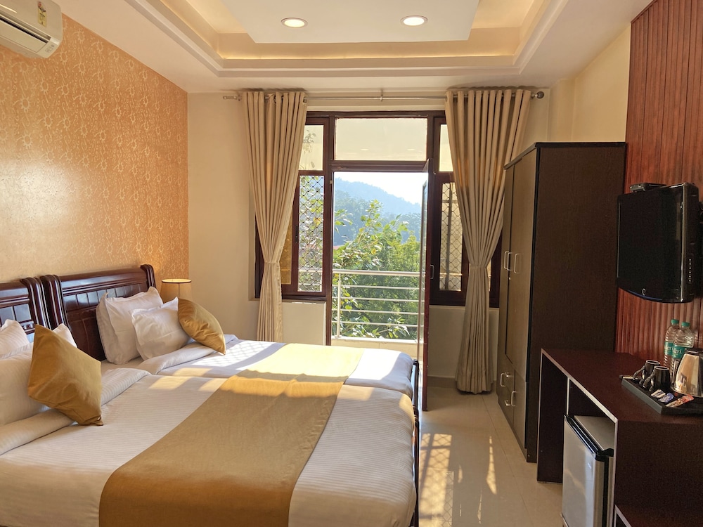 Hotel Nirvana Palace Near Parmarth Niketan