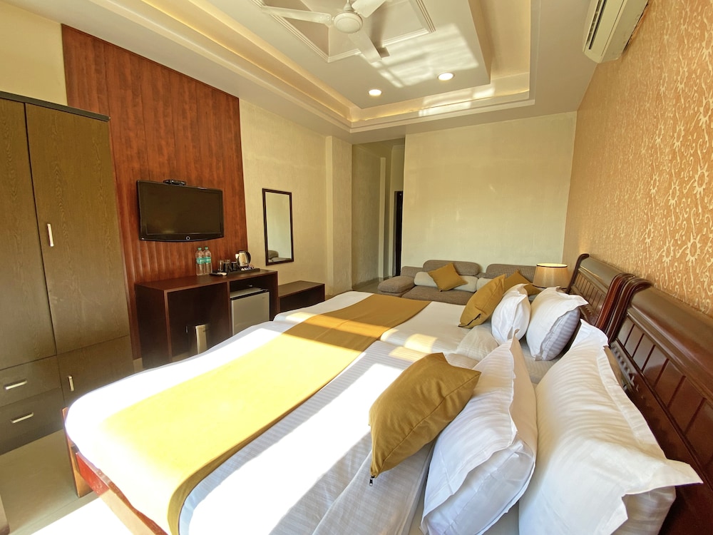 Hotel Nirvana Palace Near Parmarth Niketan
