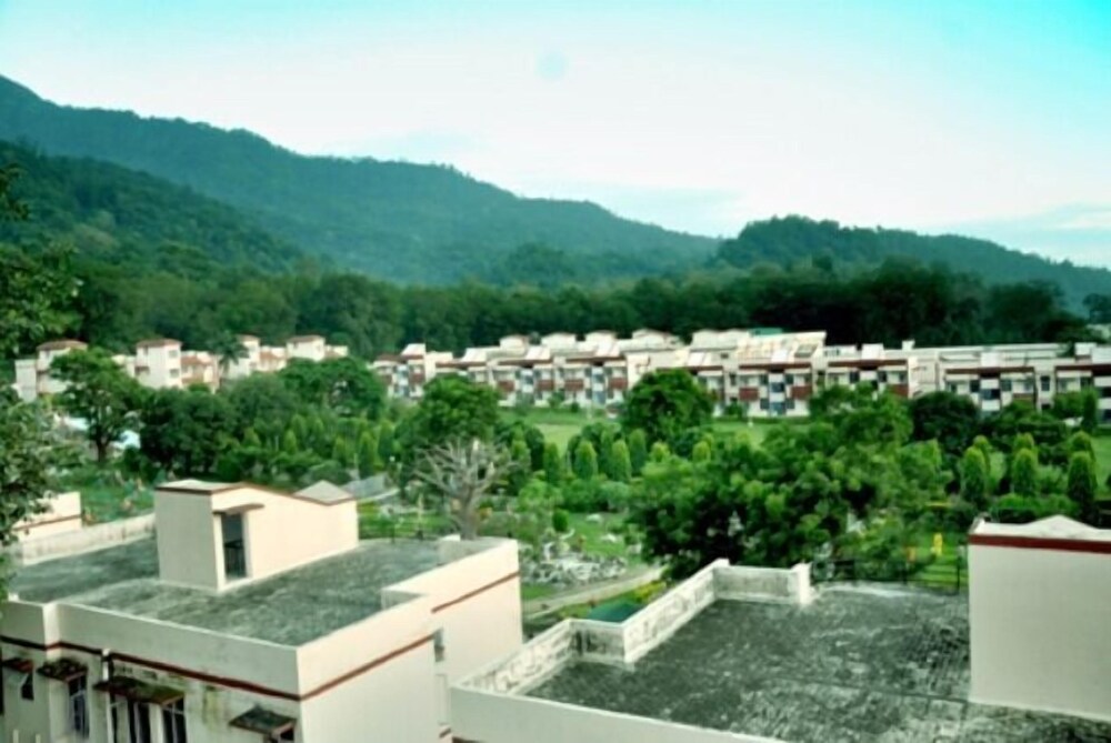 Hotel Nirvana Palace Near Parmarth Niketan