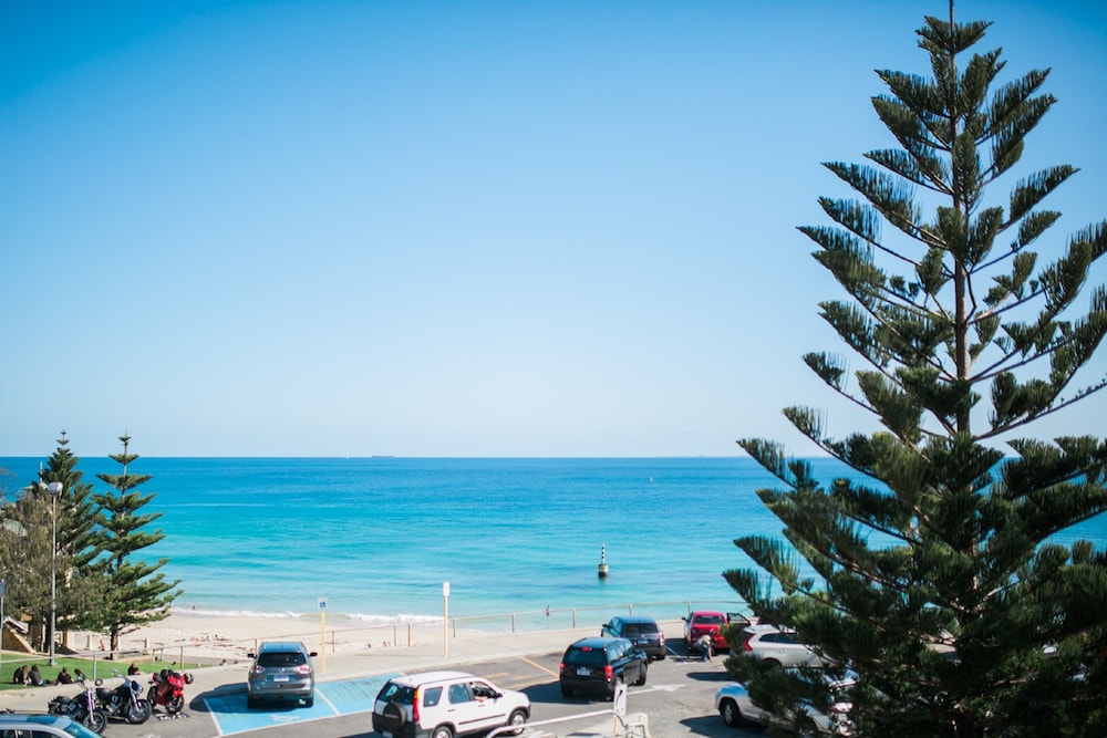 Cottesloe Beach Hotel