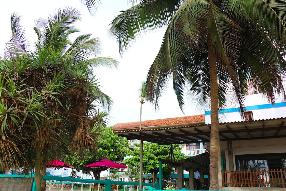 Topaz Beach Hotel