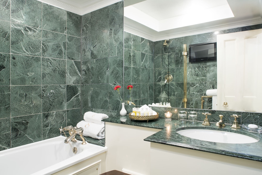 The Egerton House Hotel