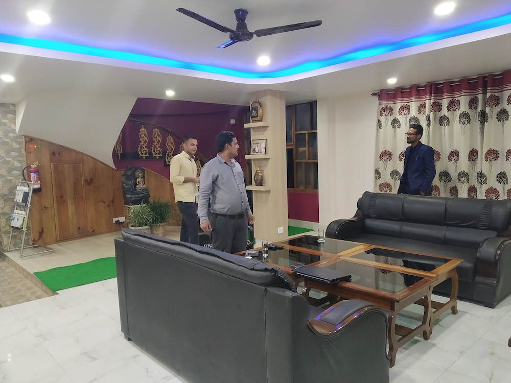 Ziro Palace Inn