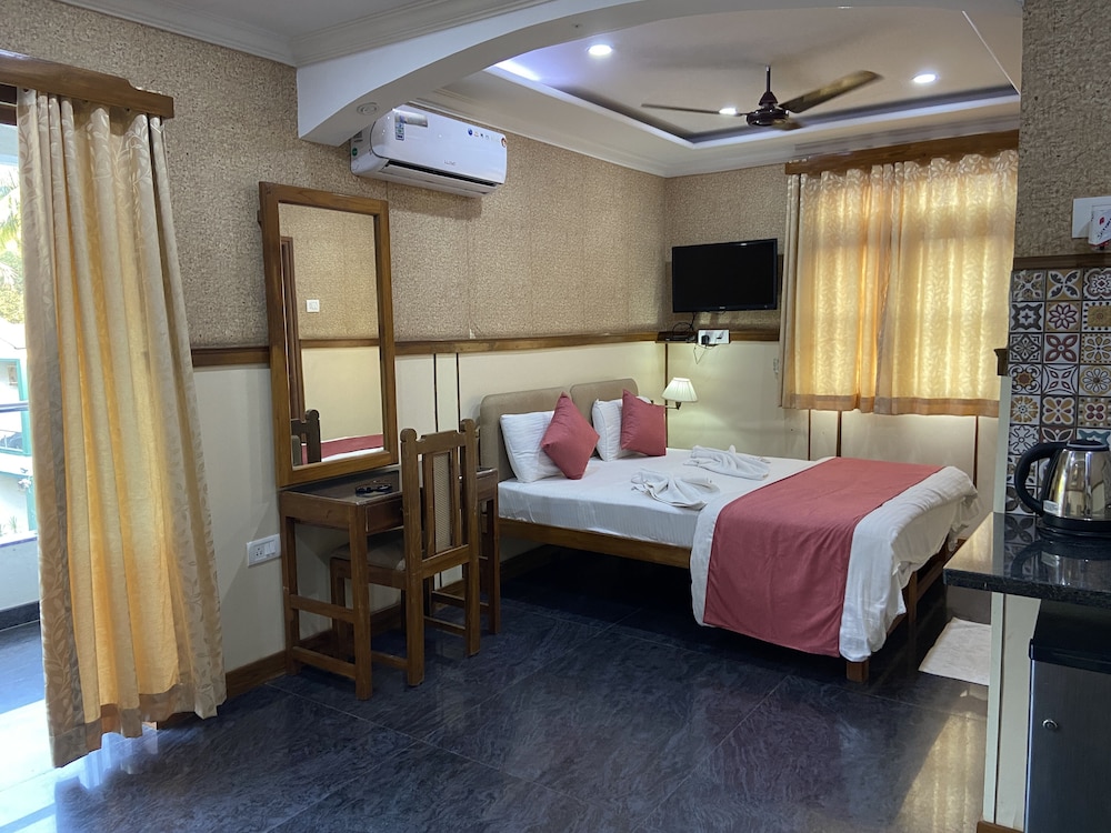 Summerville Beach Resort Near Candolim Beach