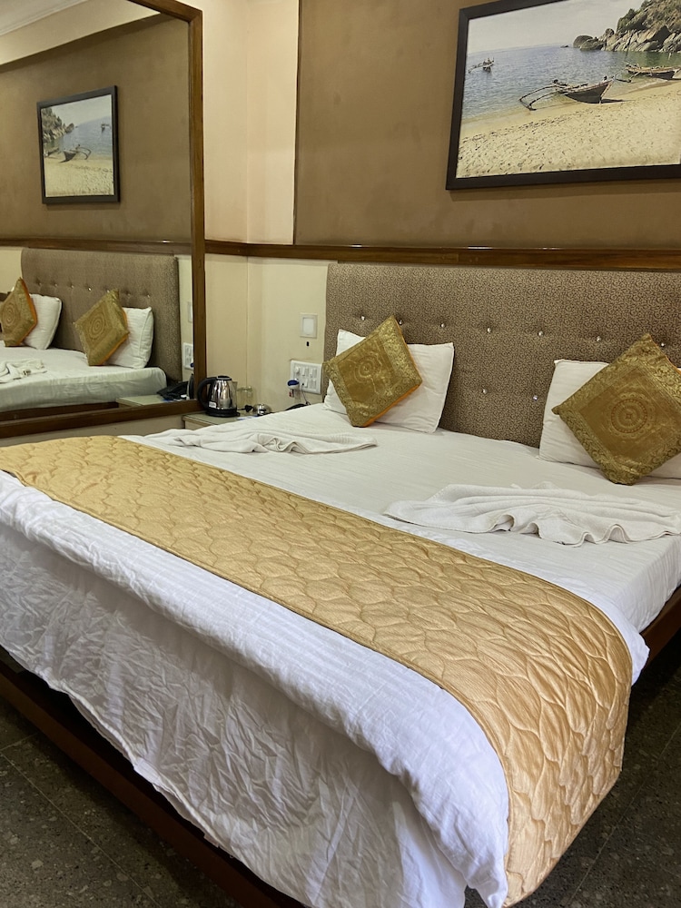 Summerville Beach Resort Near Candolim Beach