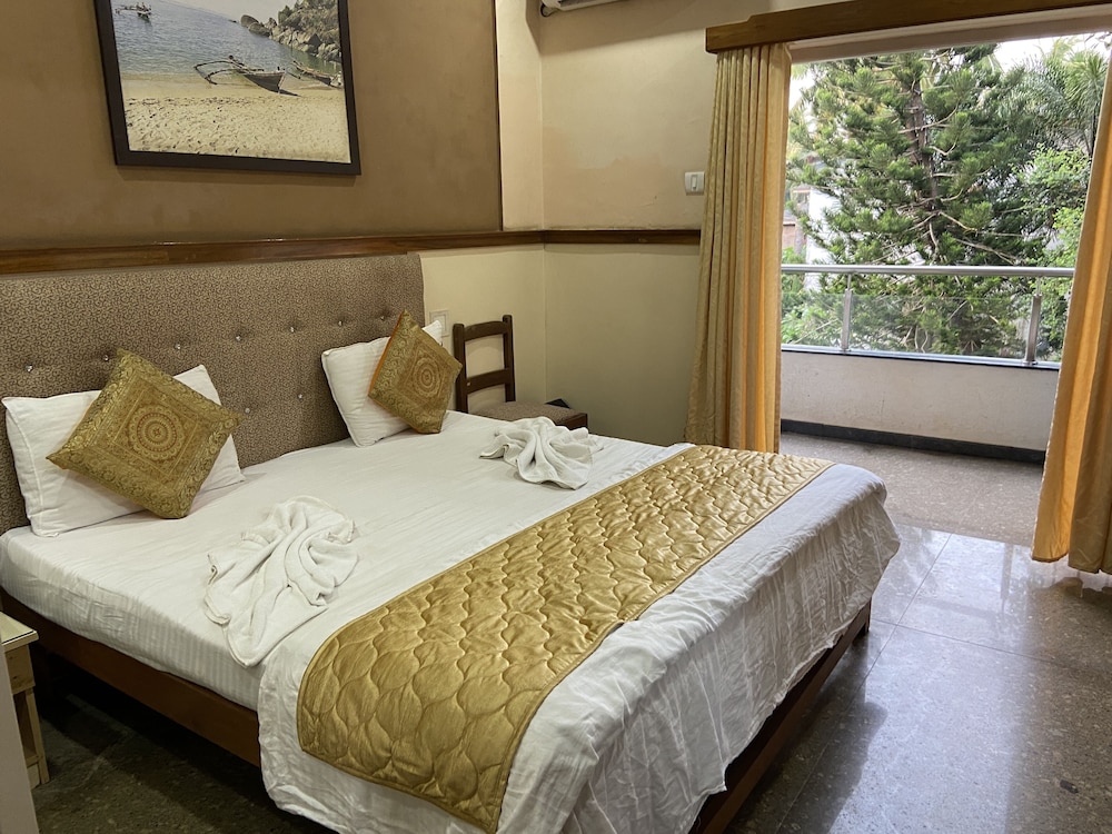 Summerville Beach Resort Near Candolim Beach