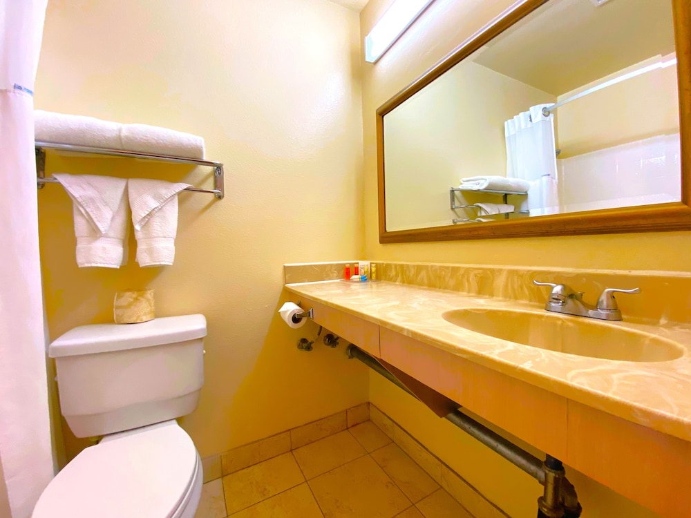 Ramada by Wyndham Los Angeles/Koreatown West