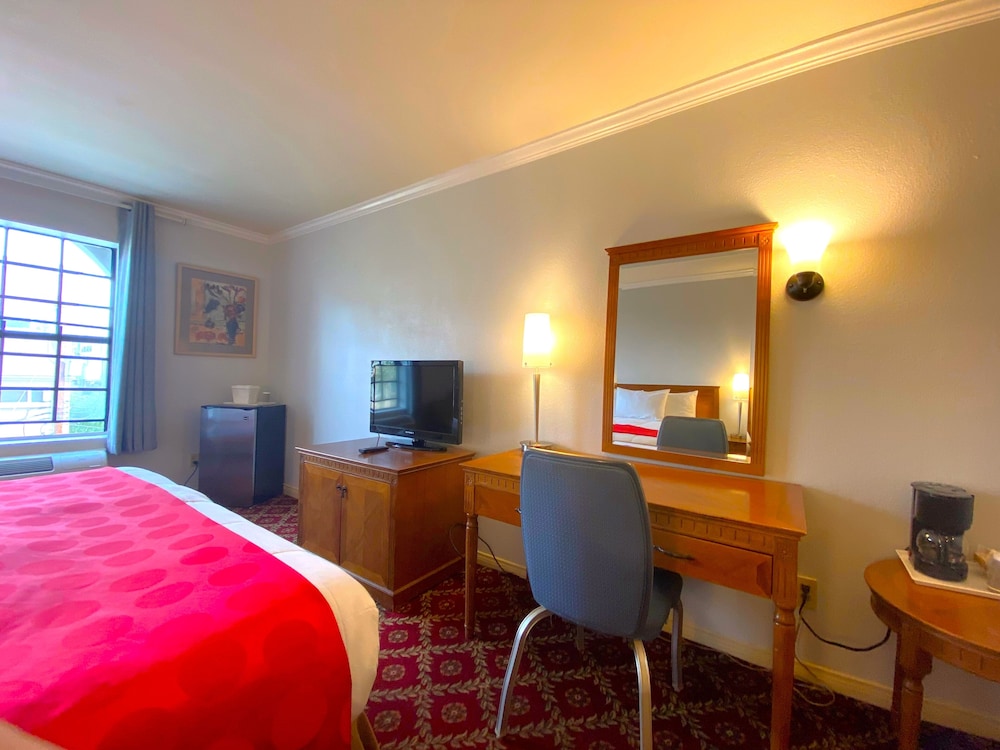 Ramada by Wyndham Los Angeles/Koreatown West