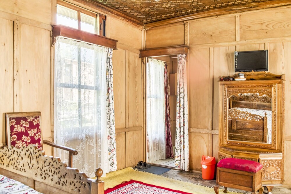 GuestHouser 1 BR Houseboat 1fda