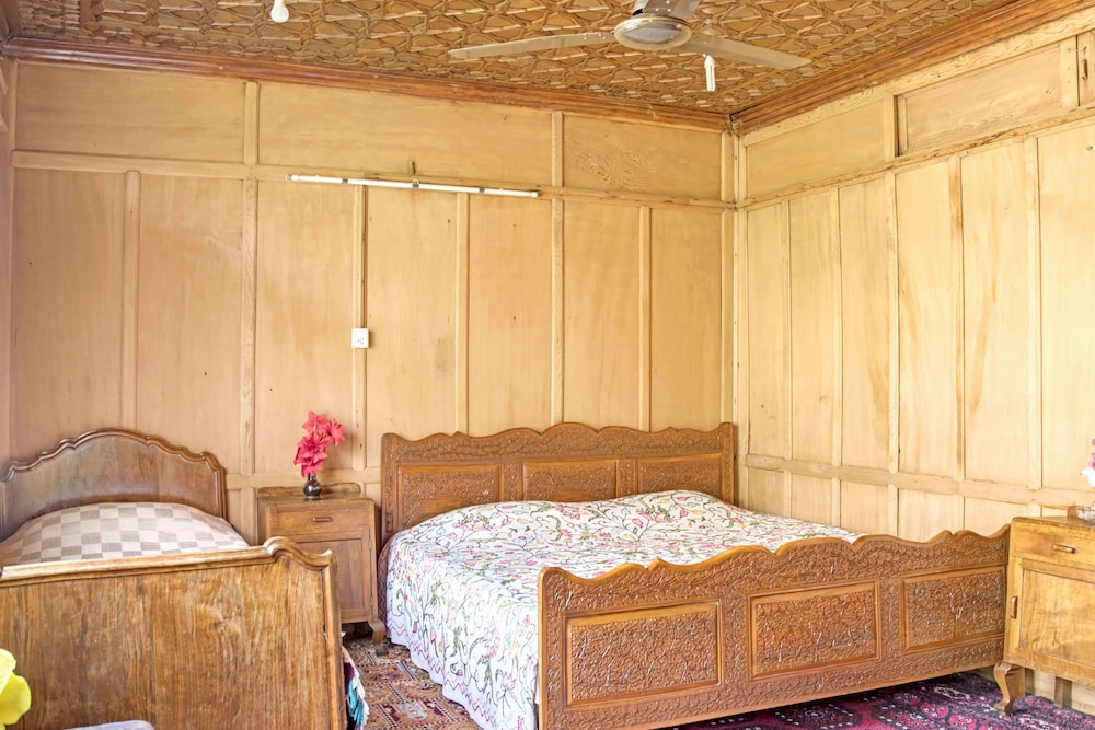 GuestHouser 1 BR Houseboat 1fda