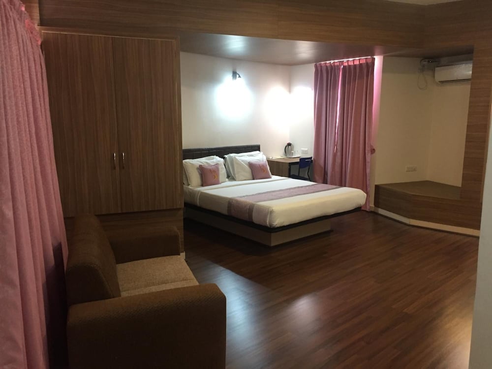 Hotel Grand Bee