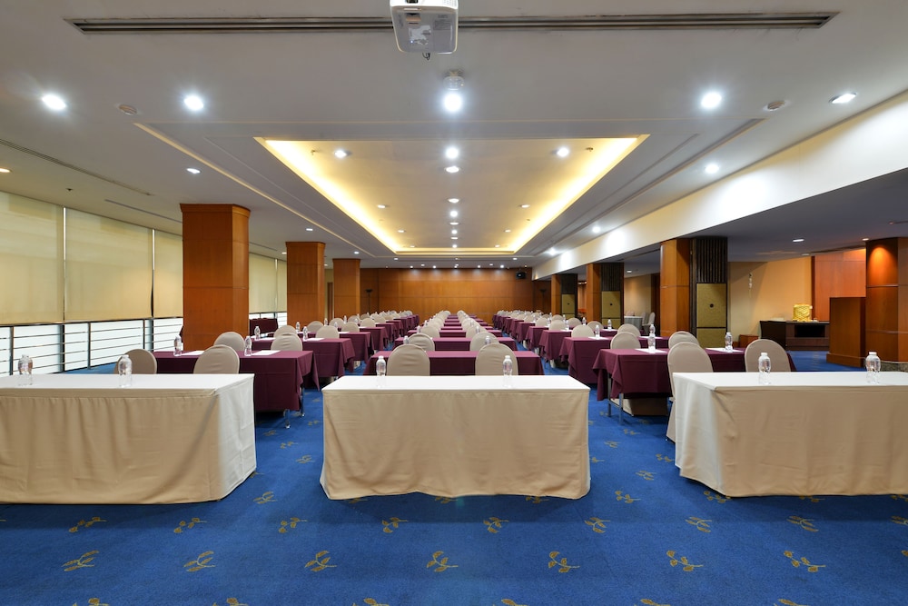 Twin Towers Hotel