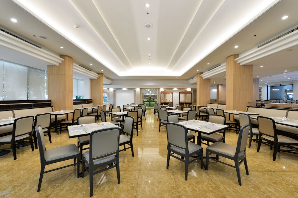 Twin Towers Hotel