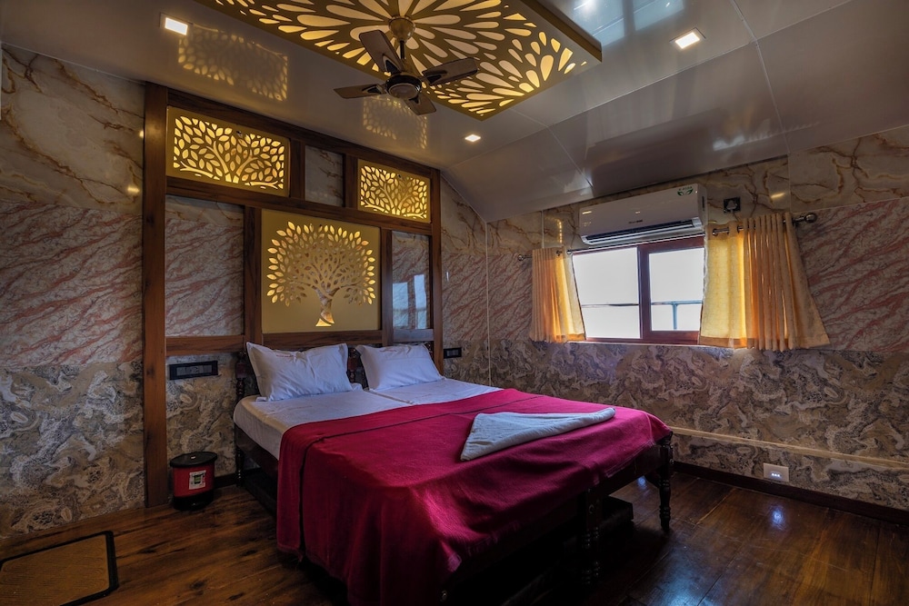 Casino Luxury Houseboats
